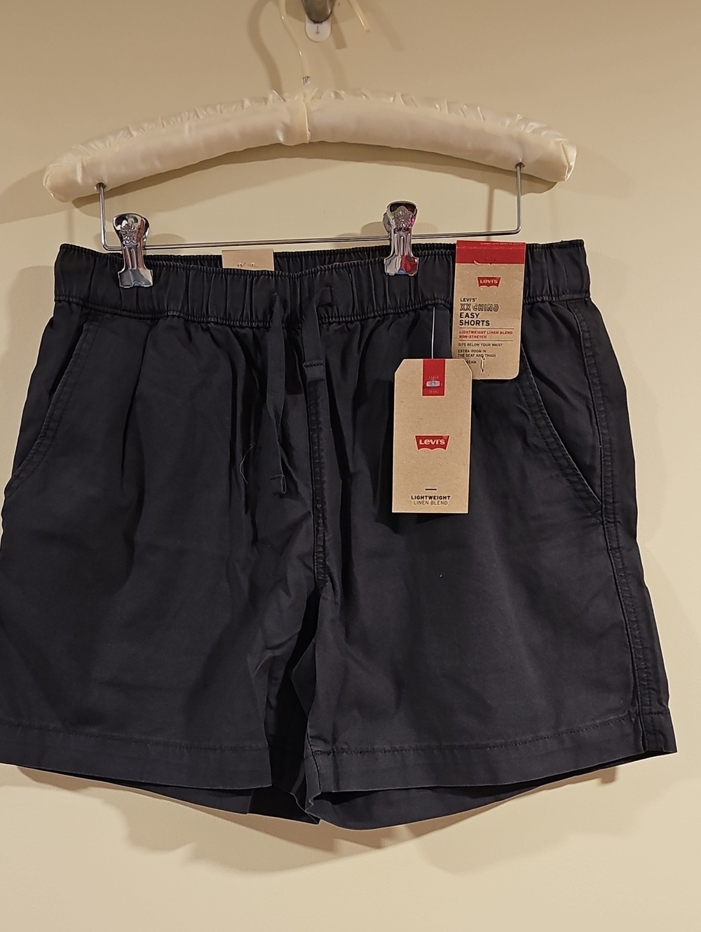 Levi's Men's Black Elastic Waist Casual Shorts. Size M. Nwt.